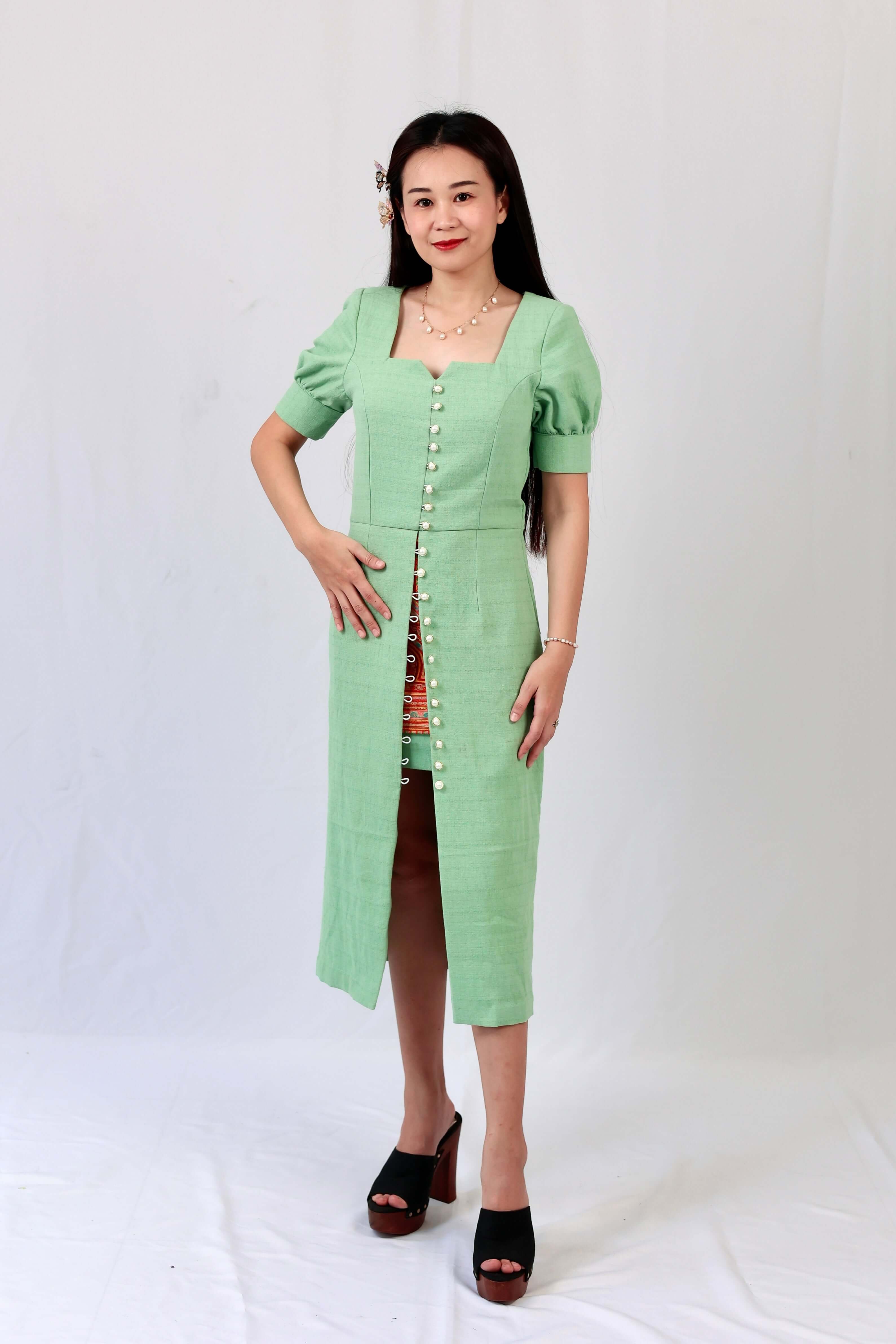 "Buya"! These stunning dresses with handcrafted embroideries by the Hmong tribe. Available in both cotton and hemp options, it features a longer back and a shorter front adorned with bead-shaped pearls.