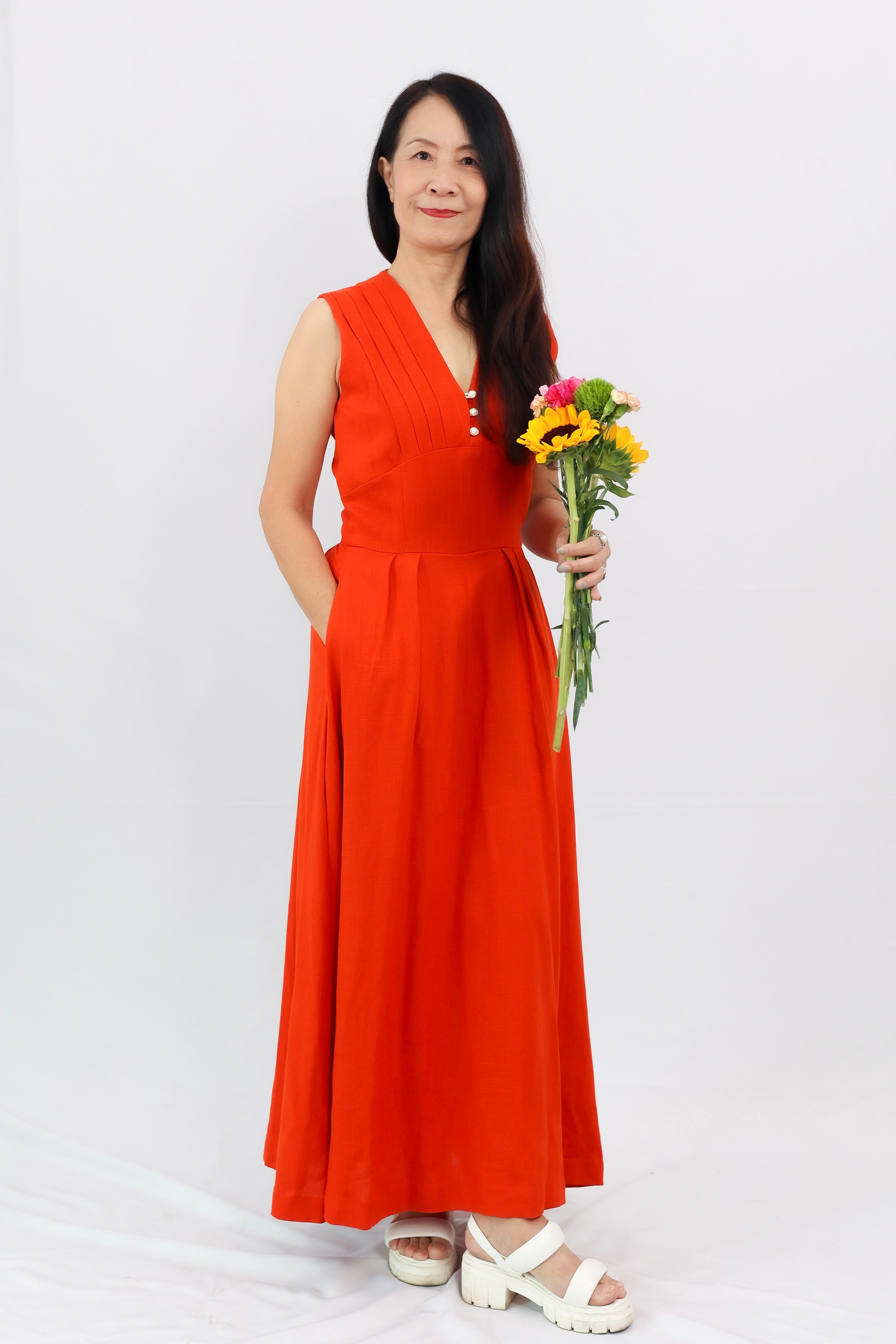 Introducing Grace, a dreamy sleeveless maxi dress made from premium 100% cotton. Features invisible side pockets, a deep plunge neckline with elegant button details, and a fully lined design.